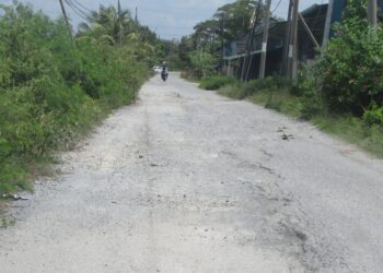 KEADAAN jalan yang rosak dan tidak diperbaiki sehingga menimbulkan kesukaran kepada penduduk di tiga kampung di Kubang Pasu, Kedah.