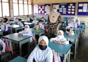 PBS kena dibuat tanpa elemen pilih kasih bagi memastikan sistem pendidikan negara terus maju. - Gambar hiasan