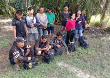 PATI yang dicekup Pasukan Gerakan Am (PGA) Batalion 4 Semenyih berhampiran Jeti Nelayan Assam Jawa di Kuala Selangor, Selangor, semalam.