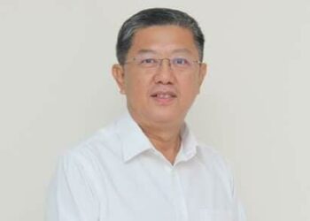 Ahli Dewan Undangan Negeri Derga itu berkata, tindakan Muhammad Sanusi itu sesuatu yang menghairankan kerana Menteri Besar itu mendakwa, pengeksportan ketum dapat membendung serta membanteras penyeludupan tumbuhan tersebut yang berleluasa di sempadan negara.