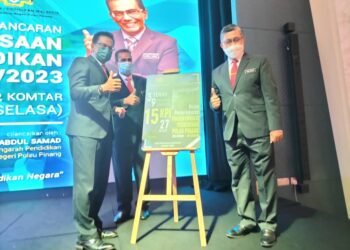 ABDUL RASHID Abdul Samad (kiri) ketika melancarkan Pelan Pemerkasaan Transformasi Pendidikan Pulau Pinang di Georgetown, Pulau Pinang hari ini.