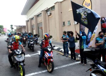 NOLEE Ashilin Mohammed Radzi (dua dari kanan) melepaskan konvoi JIPS 2.0 pada Majlis Perasmian Program Jelajah Integriti di Kompleks SPRM Perak Ipoh hari ini. - UTUSAN/ZULFACHRI ZULKIFLI