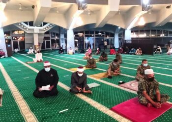 UMAT Islam di Pulau Pinang menerima 'hadiah' istimewa menjelang Ramadan apabila pelaksanaan solat berjemaah secara merapatkan saf di surau dan masjid seluruh negeri itu dibenarkan bermula 1 April ini.