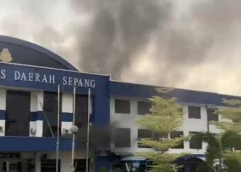 KEADAAN IPD Sepang ketika mengalami kebakaran. - MEDIA SOSIAL