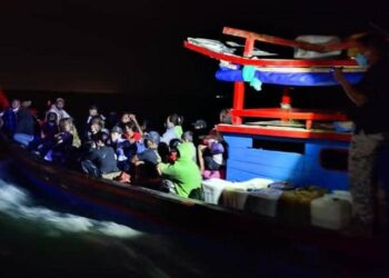 PATI ceroboh sempadan negara ditahan pasukan Maritim Malaysia Selangor, kira-kira 1.6 batu nautika barat daya Sungai Janggut, Kapar, Klang, hari ini.