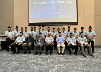 Sesi Bergambar bersama Menteri Besar Selangor dan Ahli Jawatankuasa Pembangunan Masjid Baiturrahman Alam Sari