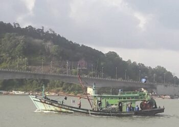BOT bernombor pendaftaran TRF 1027 yang dinaiki Wan Mustapha Ayob yang dikhuatiri hilang di Pulau Kapas, Marang, semalam.