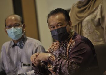 ALEXANDER Nanta Linggi pada sidang akhbar Majlis Amanat Menteri Bersama Pihak Industri di Putrajaya. - UTUSAN/FAIZ ALIF ZUBIR