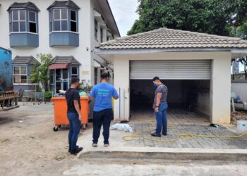 MAYAT bayi yang ditemukan dekat tempat pembuangan sampah sebuah kondominium di Bandar Baru Klang di Klang, Selangor, semalam.