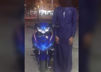 MASIH berjubah, seorang imam muda ditahan polis kerana merempit di Lebuhraya NKVE awal pagi tadi.