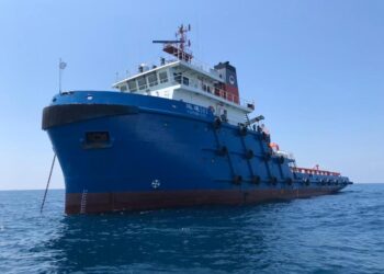 KAPAL tunda dari China yang ditahan selepas dipercayai telah bersauh secara haram sejak Mac lalu di Perairan Johor, di sini.