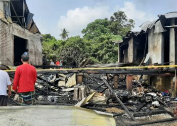 KEADAAN rumah didiami dua adik beradik yang musnah dalam kejadian kebakaran di Kampung Pahang Tua, di Pekan, Pahang. FOTO IHSAN JBPM PAHANG