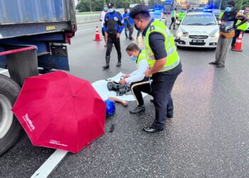 SEORANG penunggang motosikal maut selepas dipercayai bergesel dengan kenderaan lain sebelum terjatuh di KM 31.4 Lebuhraya KESAS di Shah Alam, Selangor, semalam.