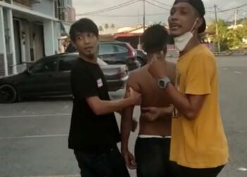 MUHAMMAD Nuursyamsuddin Che Adni (kanan) membantu menahan seorang tahanan   Rohingya yang lolos dari Depot Imigresen Sementara Relau di Valdor, Pulau Pinang semalam.