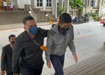 PENJAWAT awam ditahan reman SPRM di Mahkamah Majistret, Putrajaya.