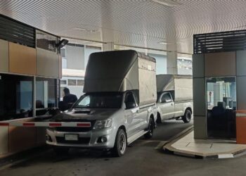 PINTU sempadan Malaysia-Thailand di Kompleks ICQS Padang Besar dibuka bermula hari ini.- UTUSAN/SYED AZLAN SAYID HIZAR