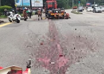 KEADAAN kemalangan yang berlaku Jalan Persiaran Senawang 1, Seremban yang menyebabkan seorang penunggang motosikal meninggal dunia di tempat kejadian.