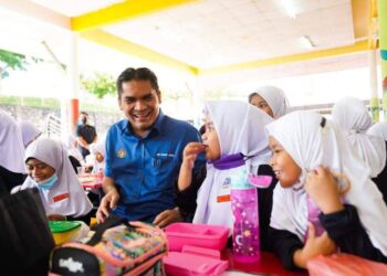 RADZI Jidin berpeluang melawat kantin sekolah di Sekolah Kebangsaan Presint 9 (1) Putrajaya.