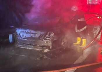 SEORANG lelaki nyaris rentung apabila kereta yang dipandunya terbakar di Kilometer 162.2 Lebuh Raya Utara-Selatan arah selatan dekat Nibong Tebal, Pulau Pinang malam tadi.