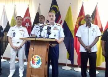 HAMID Mohd. Amin pada sidang akhbar selepas perasmian Seminar Penguatkuasaan Maritim di Putrajaya hari ini. - UTUSAN/AMREE AHMAD