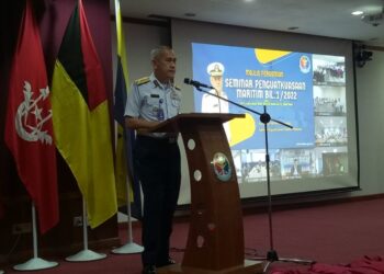 HAMID Mohd. Amin ketika berucap merasmikan Seminar Penguatkuasaan Maritim di Putrajaya hari ini. - UTUSAN/AMREE AHMAD