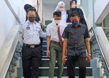 Tertuduh yang memakai uniform sekolah dan diiringi ahli keluarga membuat pengakuan itu pada prosiding yang dijalankan secara tertutup di hadapan Majistret, Noor Fazlina Musa.