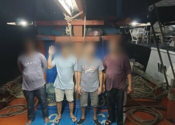 MARITIM Malaysia Pulau Pinang  menahan sebuah bot nelayan tempatan kelas B1 yang disyaki melanggar syarat sah lesen di perairan Pulau Kendi, Pulau Pinang malam semalam.