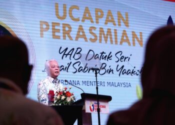 ISMAIL SABRI Yaakob menyampaikan ucaptama sempena Hawana 2022 di Hotel Hatten, Banda Hilir, Melaka. - UTUSAN/RASUL AZLI SAMAD