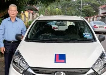 GAMBAR Chan Kwan Yin bersama kenderaan Perodua Axia dinaikinya ketika tersesat dan hilang sejak Sabtu lalu di Johor Bahru.