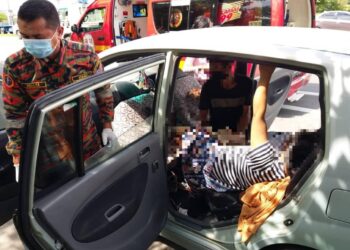 WANITA bersalin dalam kereta sebelum sempat ke hospital di Kota Kinabalu hari ini.