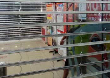 KEJADIAN berlaku ketika mangsa dipercayai sedang berurusan di ATM sebuah bank di Cheng, Melaka.