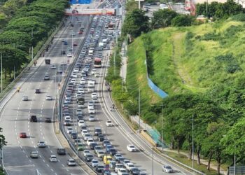 PENINGKATAN kenderaan di kebanyakan jalan raya khususnya di Jambatan Pulau Pinang ketika negara beralih ke fasa endemik Covid-19 antara faktor kesesakan yang sering menjadi rungutan ramai ketika ini.