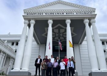 AHLI Parlimen dan ADUN PH Sabah semasa sidang akhbar di Pejabat DAP Kota Kinabalu hari ini.