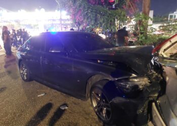 SEBANYAK 10 buah kereta terlibat kemalangan di Jalan Tun Abdul Razak, Lebuh Ayer Keroh, Melaka.