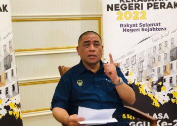 SAARANI Mohamad pada sidang akhbar sempena program Hari Bertemu Pelanggan di Ipoh hari ini. - UTUSAN/LIYANA RAMLI