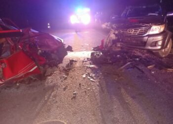 KEADAAN Proton Saga dipandu Mazlan Daud selepas kemalangan dengan Toyota Hilux di Kilometer 113, Jalan Jerangau-Jabor berhampiran sempadan Dungun-Kemaman di Kemaman malam tadi.