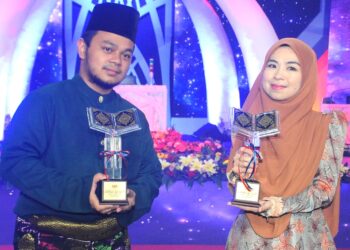 AIMAN Ridhwan Mohamad Ramlan dan Sofizah Mousin muncul johan Majlis Tilawah dan Hafazan Al-Quran Peringkat Kebangsaan 2022 di Pusat Islam Iskandar Johor Bahru. - UTUSAN/RAJA JAAFAR ALI