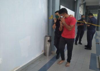 SUSPEK direman selama tiga hari selepas dibawa ke Mahkamah Majistret Sungai Petani bagi membantu siasatan kes keganasan terhadap kucing di Bedong, Sabtu lalu. -UTUSAN/NUR SYAZWANA MANSOR