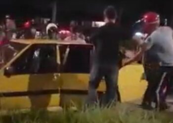 TANGKAP layar rakaman video tular memaparkan kekecohan selepas berlaku kejadian kes langgar lari di Kilometer 5, Jalan Seremban-Port Dickson.