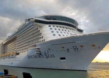KAPAL persiaran antarabangsa Spectrum of The Seas milik Royal Carribean Cruises Ltd. (RCCL) kembali berlabuh di Swettenham Pier Cruise Terminal, Georgetown, Pulau Pinang hari ini selepas lebih dua tahun tidak memasuki perairan negara akibat pandemik Covid-19.