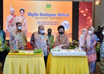 Tuanku Syed Sirajuddin Jamalullail bersama-sama Raja Perempuan Perlis Tuanku Tengku Fauziah tengku Abdul Rashid menghadiri Majlis Santapan Malam Jemaah Dato'-Dato' Perlis (JDDPs) 2022 Sempena Sambutan Ulangtahun Keputeraan Duli Yang Maha Mulia Tuanku Raja Perlis ke 79’ yang diadakan di Hotel Royale Chulan, Kuala Lumpur pada malam semalam.

Berangkat sama ialah Raja Muda Perlis Tuanku Syed Faizuddin Putra Jamalullail selaku Penaung Diraja JDDPs dan Raja Puan Muda Perlis Tuanku Hajah Lailatul Shahreen Akashah Khalil