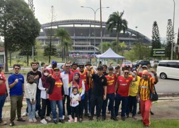 WAKIL daripada Sekretariat Gabungan NGO Selangor dan Pertubuha Kami Prihatin Selangor mengadakan perhimpunan aman di hadapan Stadium Shah Alam bagi membantah perobohan bangunan tersebut di Shah Alam, Selangor, hari ini.