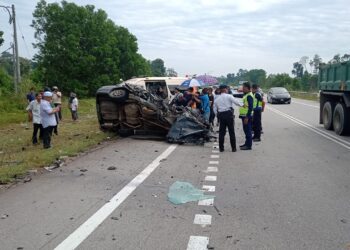 KEMALANGAN membabitkan empat buah kenderaan turut menyebabkan dua orang meninggal dunia di kilometer 39 Jalan Kuantan-Segamat di Pekan, Pahang - FOTO IHSAN POLIS PAHANG