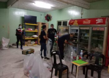 ANTARA kedai warga asing yang diserbu MPK dalam satu operasi dekat sekitar Meru di Klang, Selangor, malam tadi.