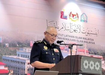 RAZIM Mohd. Noor berucap pada Program Perolehan Bebas Rasuah dianjurkan SPRM dan Unit Integriti Jakim di ILIM, Kampus Induk Bangi, Selangor. - UTUSAN/AMREE AHMAD