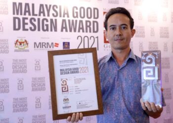 AHMAD Nadir Askandar menerima MGDA 2021 bagi kategori aktiviti masa lapang, hobi dan sukan.