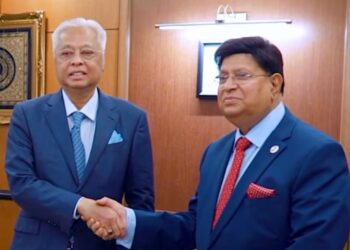 ISMAIL Sabri Yaakob menerima menghadap Menteri Luar Bangladesh, Dr. A.K. Momen di pejabatnya di Putrajaya, di sini semalam.