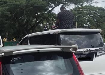 AKSI seorang pelancong tempatan yang berkelakuan tidak senonoh ketika berkunjung ke Pulau Langkawi.