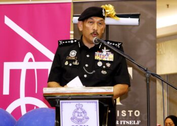 MIOR Faridalathrash Wahid berucap pada pelancaran Program Jelajah Kempen Anti Scam PDRM 2022 di Ipoh semalam. - UTUSAN/MUHAMAD NAZREEN SYAH MUSTHAFA