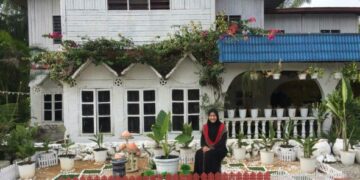 Milah menunjukkan landskap dengan rekaan gabungan yang dihasilkannya.